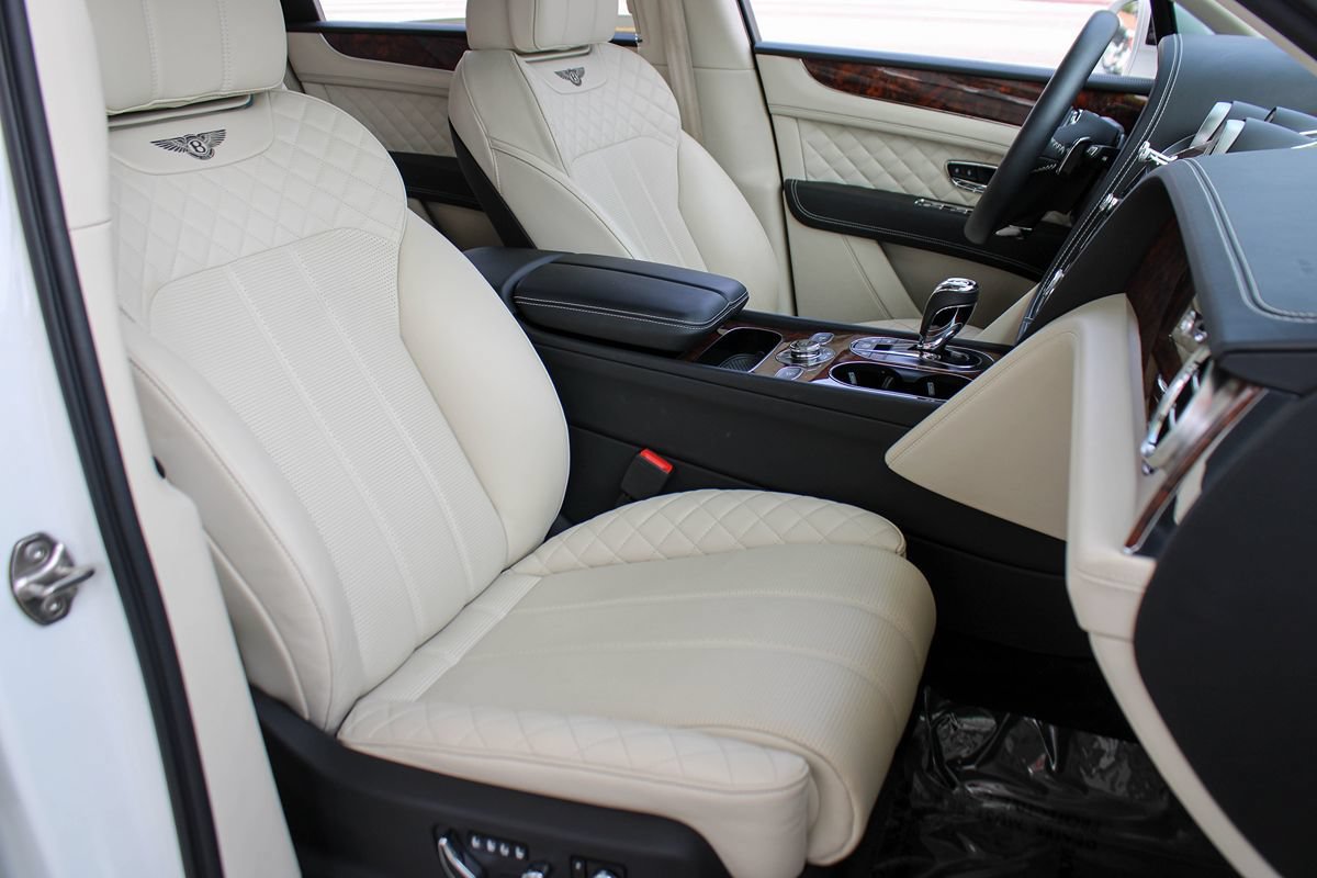 Used 2020 Bentley Bentayga Plug-In Hybrid AWD/4WD image 21