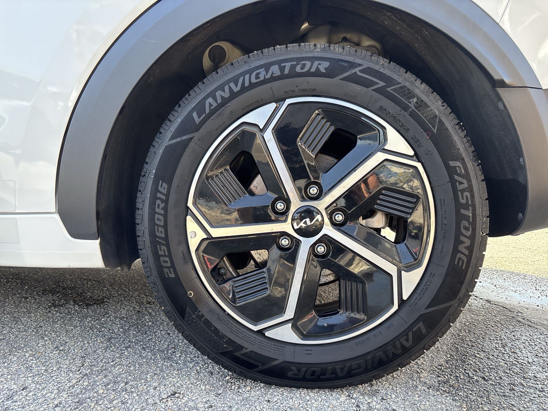Used 2024 Kia Niro LX FWD image 18