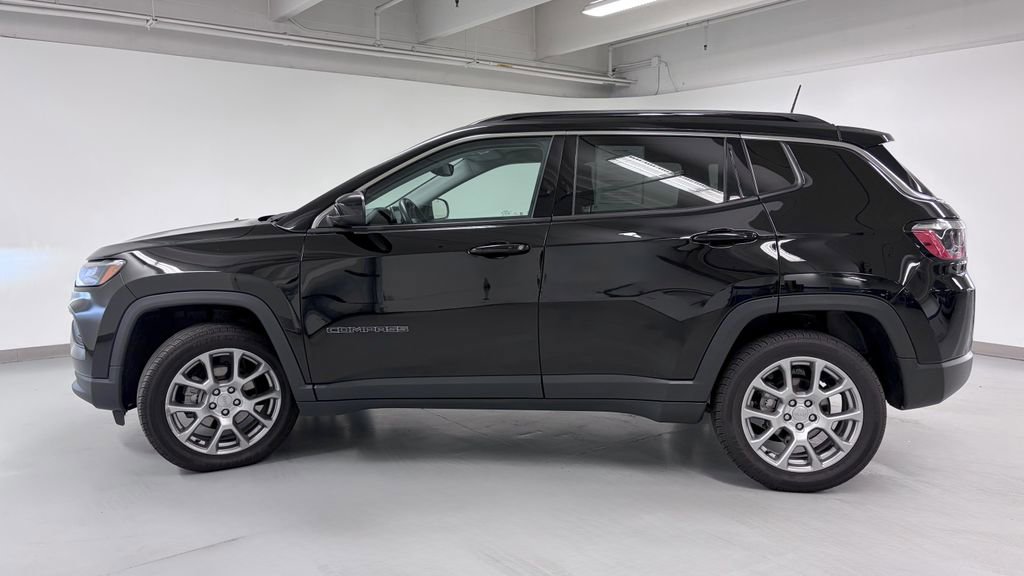 Used 2022 Jeep Compass Latitude AWD/4WD image 4