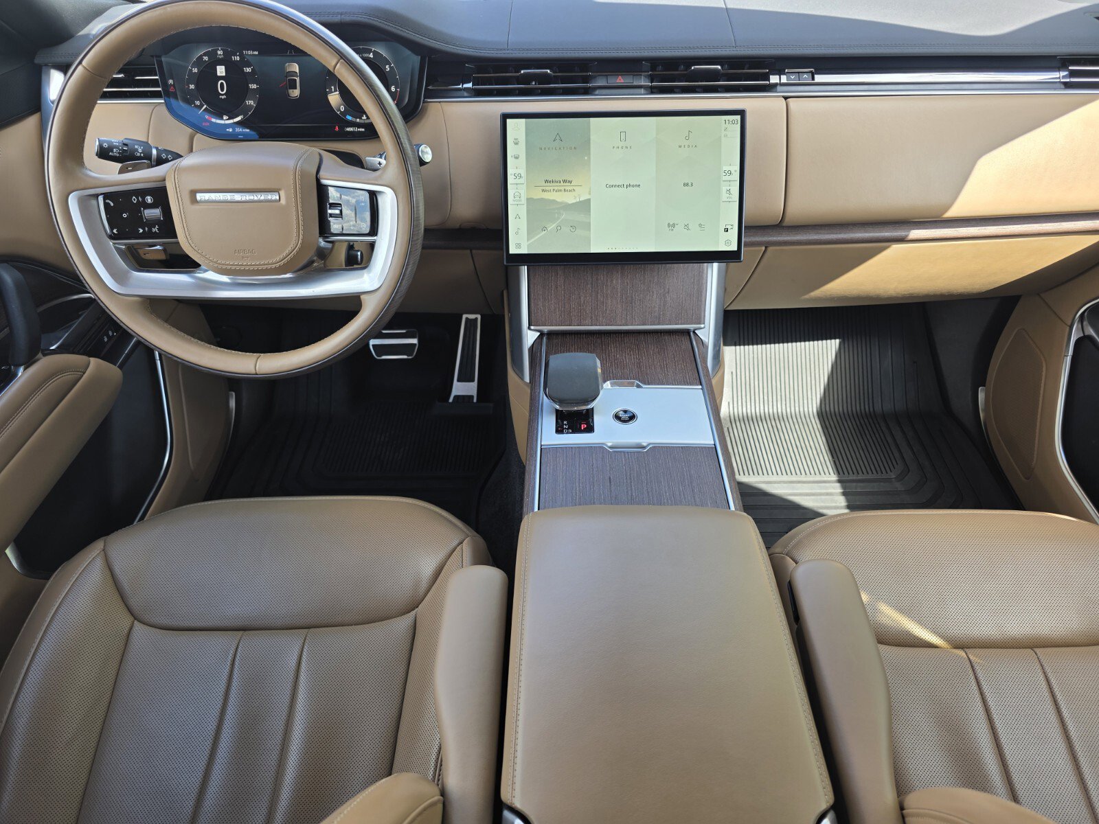 Used 2024 Land Rover Range Rover Long Wheelbase SE image 4