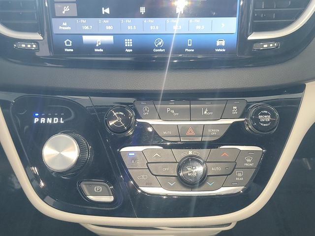 Certified 2024 Chrysler Pacifica Touring-L FWD image 19