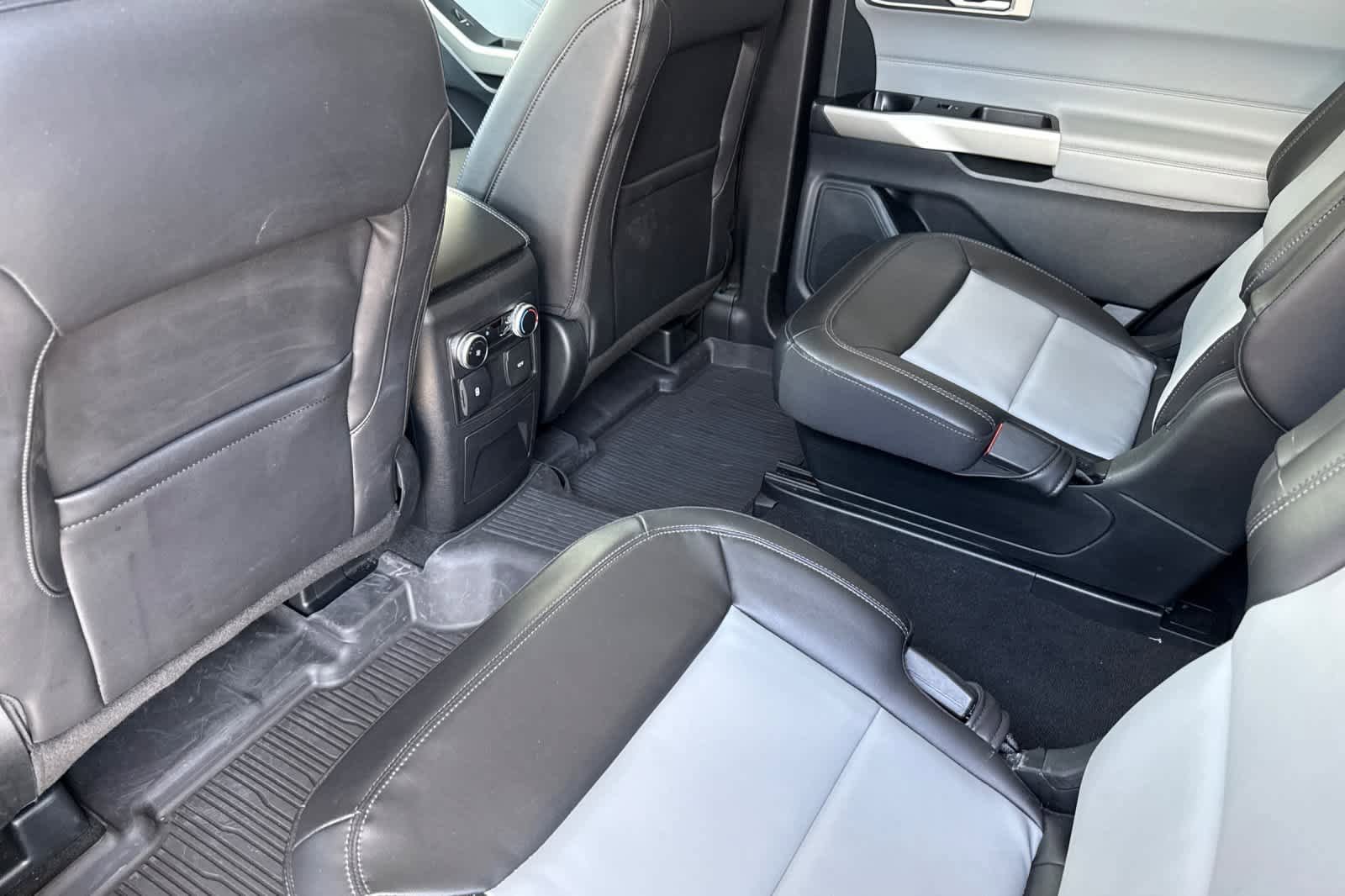 Used 2023 Ford Explorer XLT w/ Equipment Group 202A AWD/4WD image 13