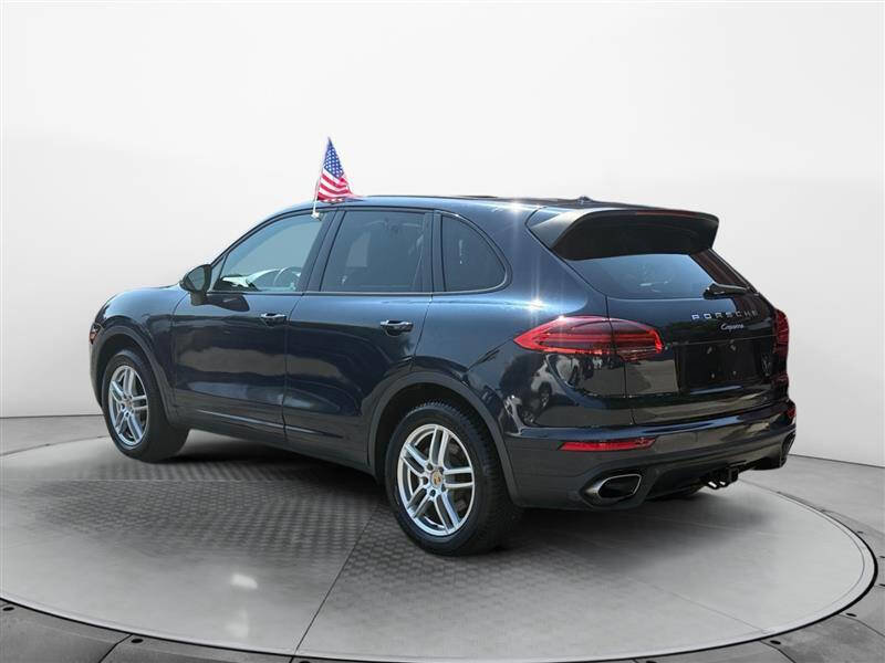 Used 2016 Porsche Cayenne w/ Premium Package AWD/4WD image 3