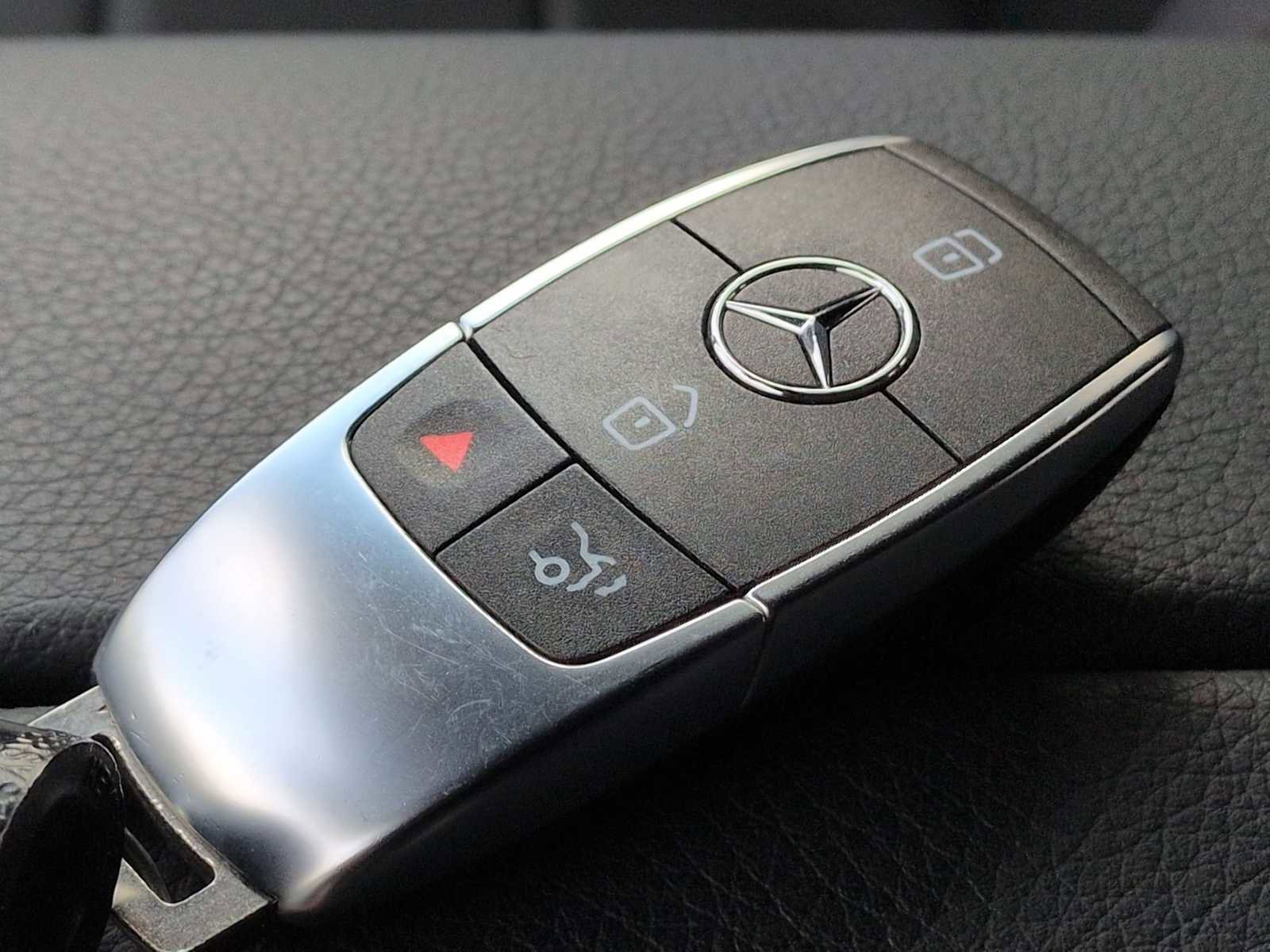 Used 2022 Mercedes-Benz GLC 300 4MATIC image 35