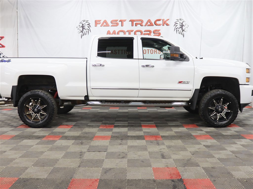Used 2018 Chevrolet Silverado 2500 LT w/ Custom Sport Edition image 6