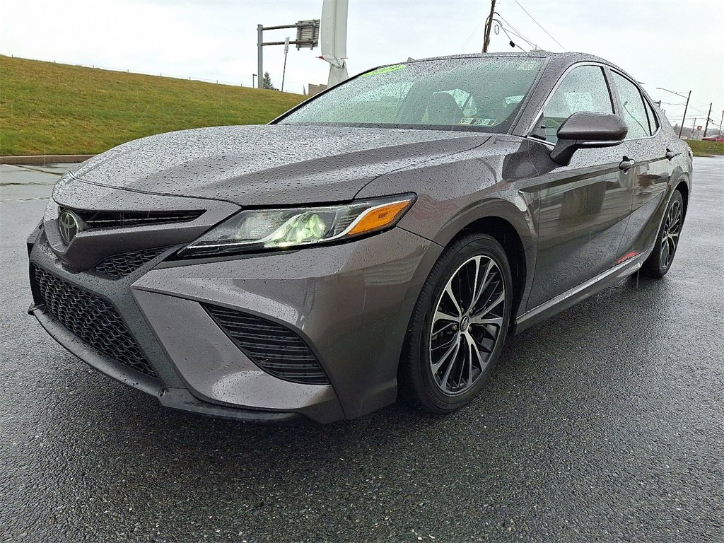 Used 2019 Toyota Camry SE image 4