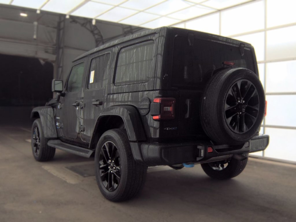 Used 2022 Jeep Wrangler Unlimited Sahara w/ Cold Weather Group AWD/4WD image 4