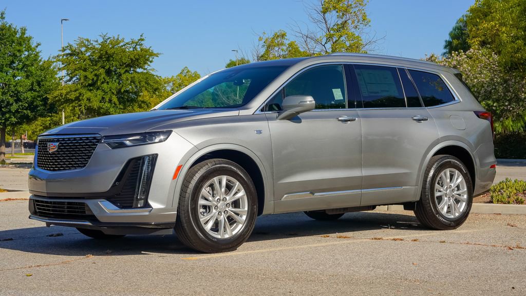 Certified 2025 Cadillac XT6 Luxury FWD image 8