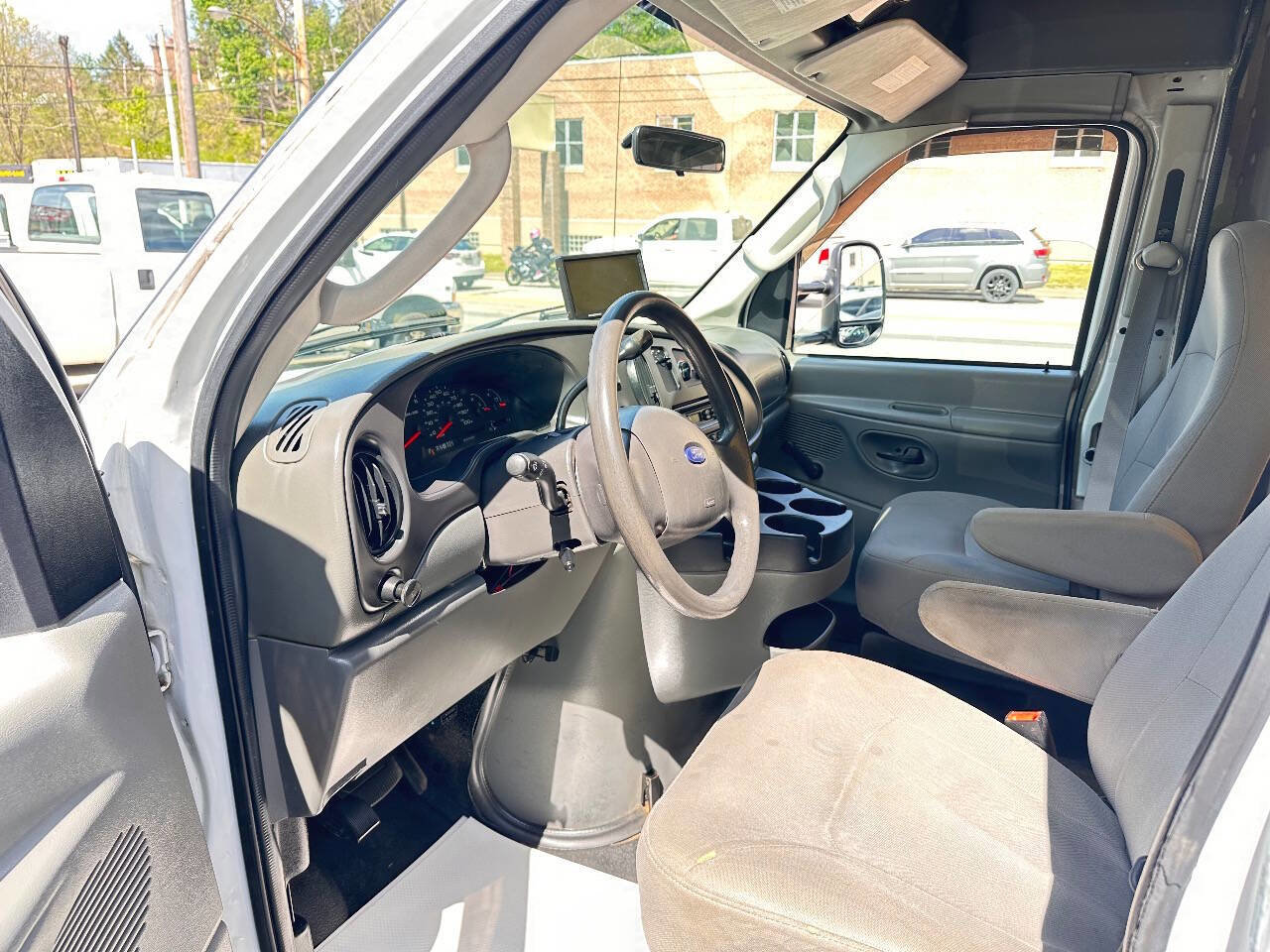 Used 2008 Ford E-350 and Econoline 350 Super Duty RWD image 10