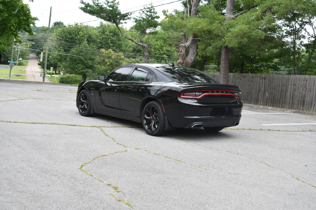 Used 2018 Dodge Charger R/T w/ Premium Group RWD image 4