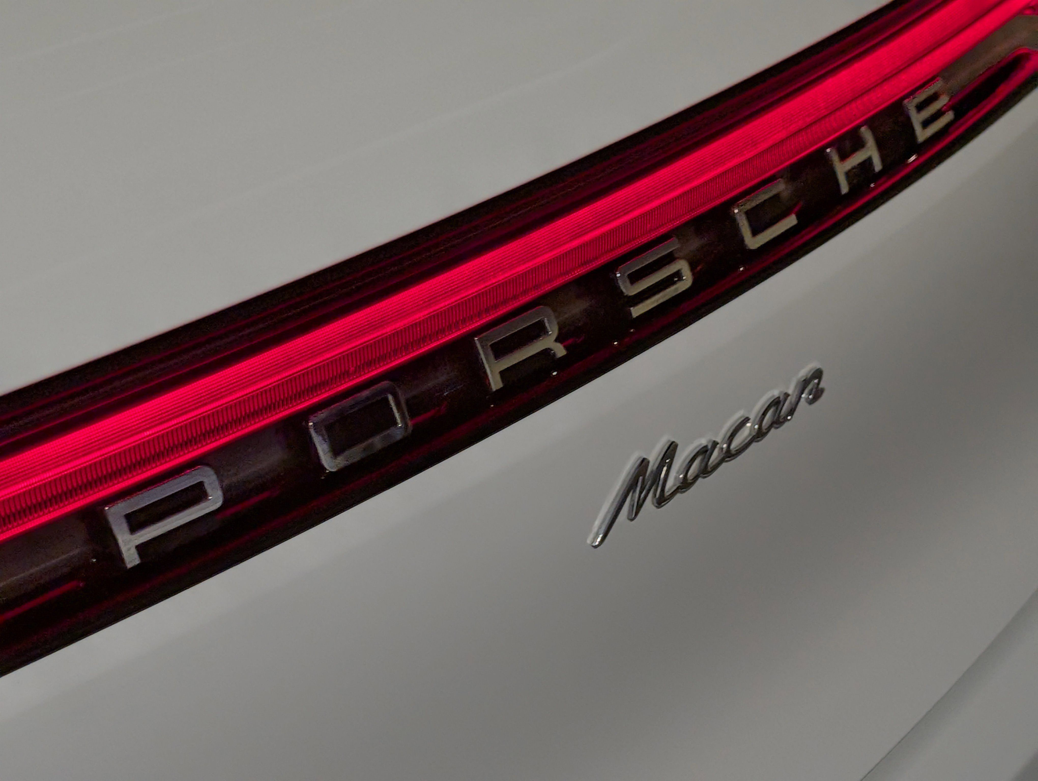 Certified 2025 Porsche Macan image 14