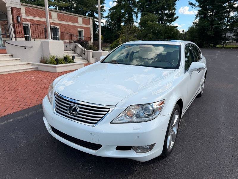 Used 2010 Lexus LS 460 RWD image 2