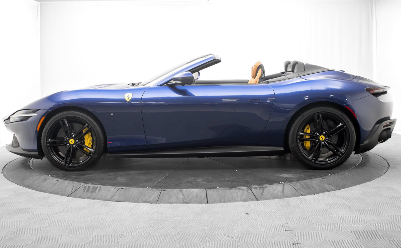 Used 2025 Ferrari Roma Spider RWD image 6