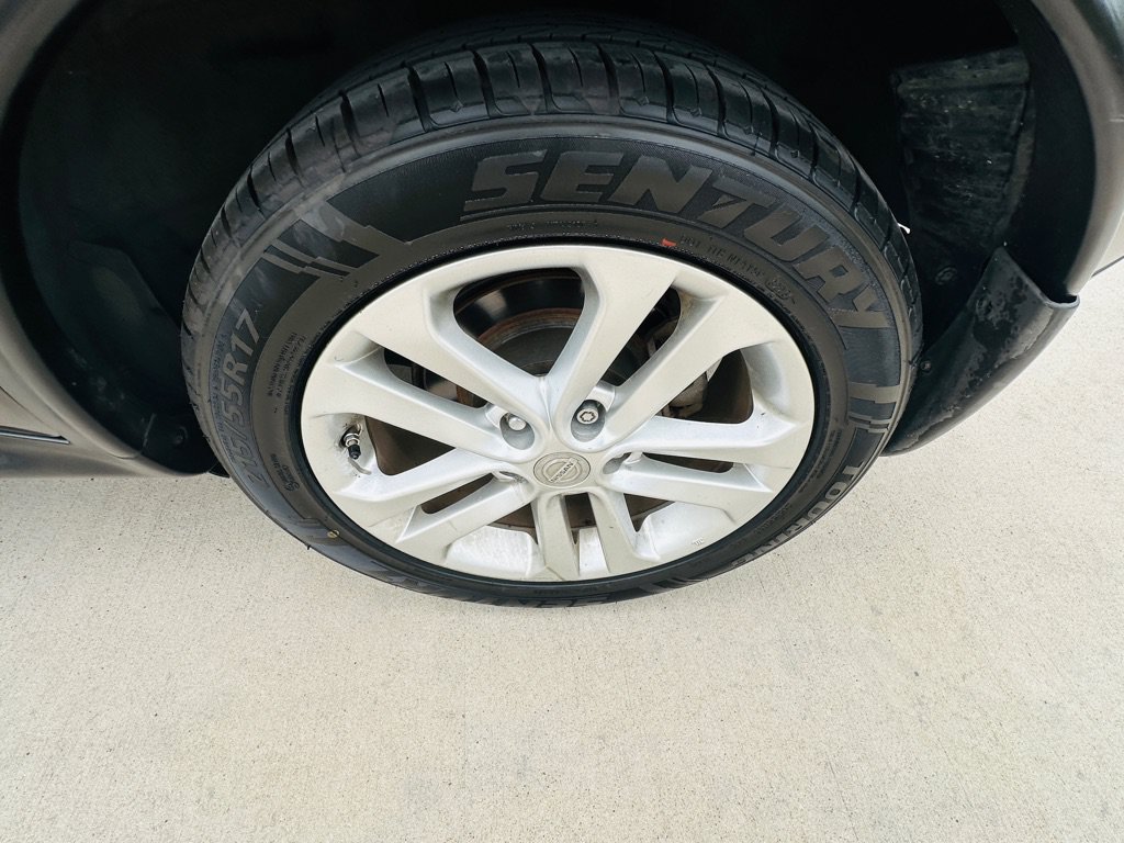 Used 2013 Nissan Juke SV FWD image 26