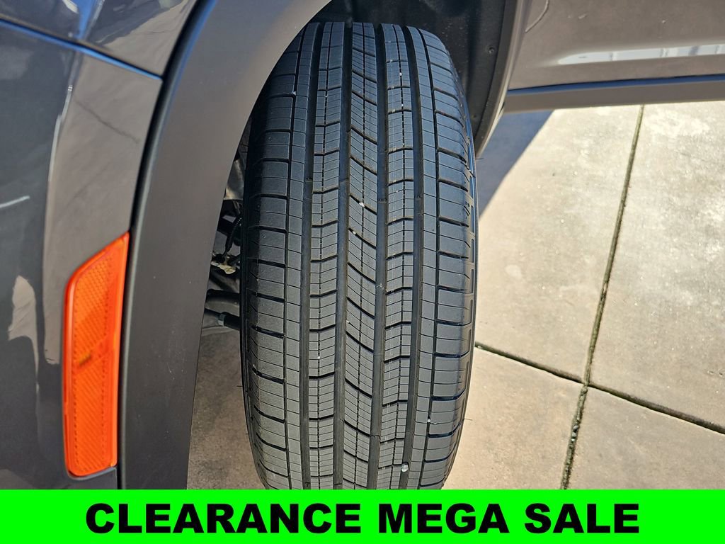 New 2025 Jeep Grand Cherokee Altitude image 35