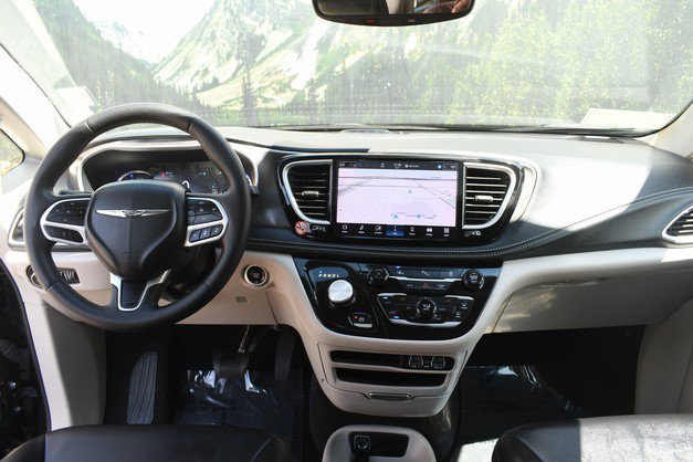Used 2024 Chrysler Pacifica Limited FWD image 18