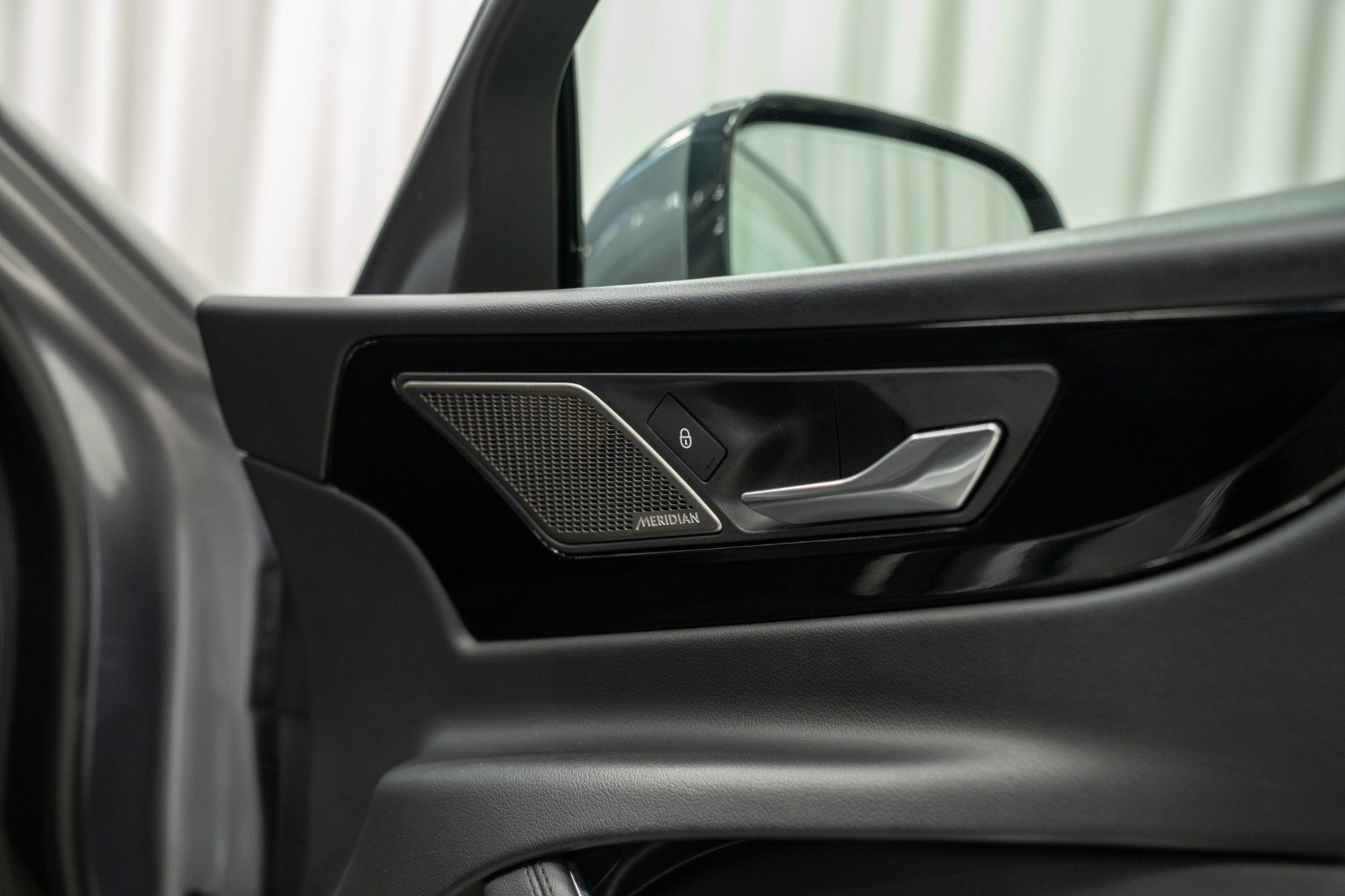 Used 2020 Jaguar XE S image 31