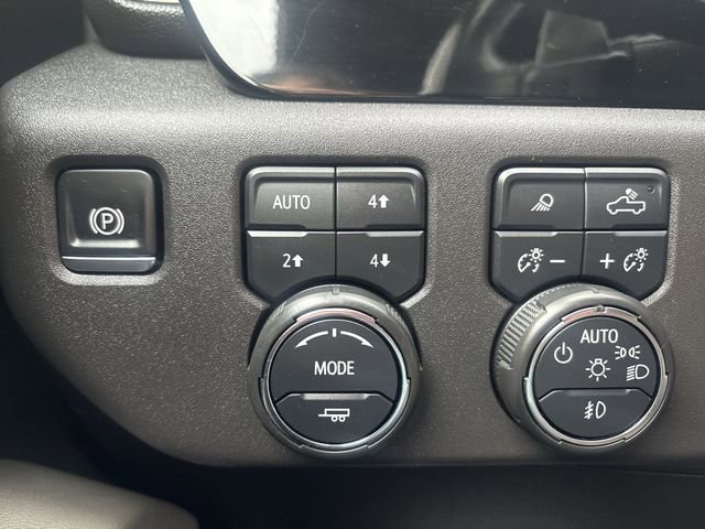 Used 2024 Chevrolet Silverado 1500 ZR2 image 18