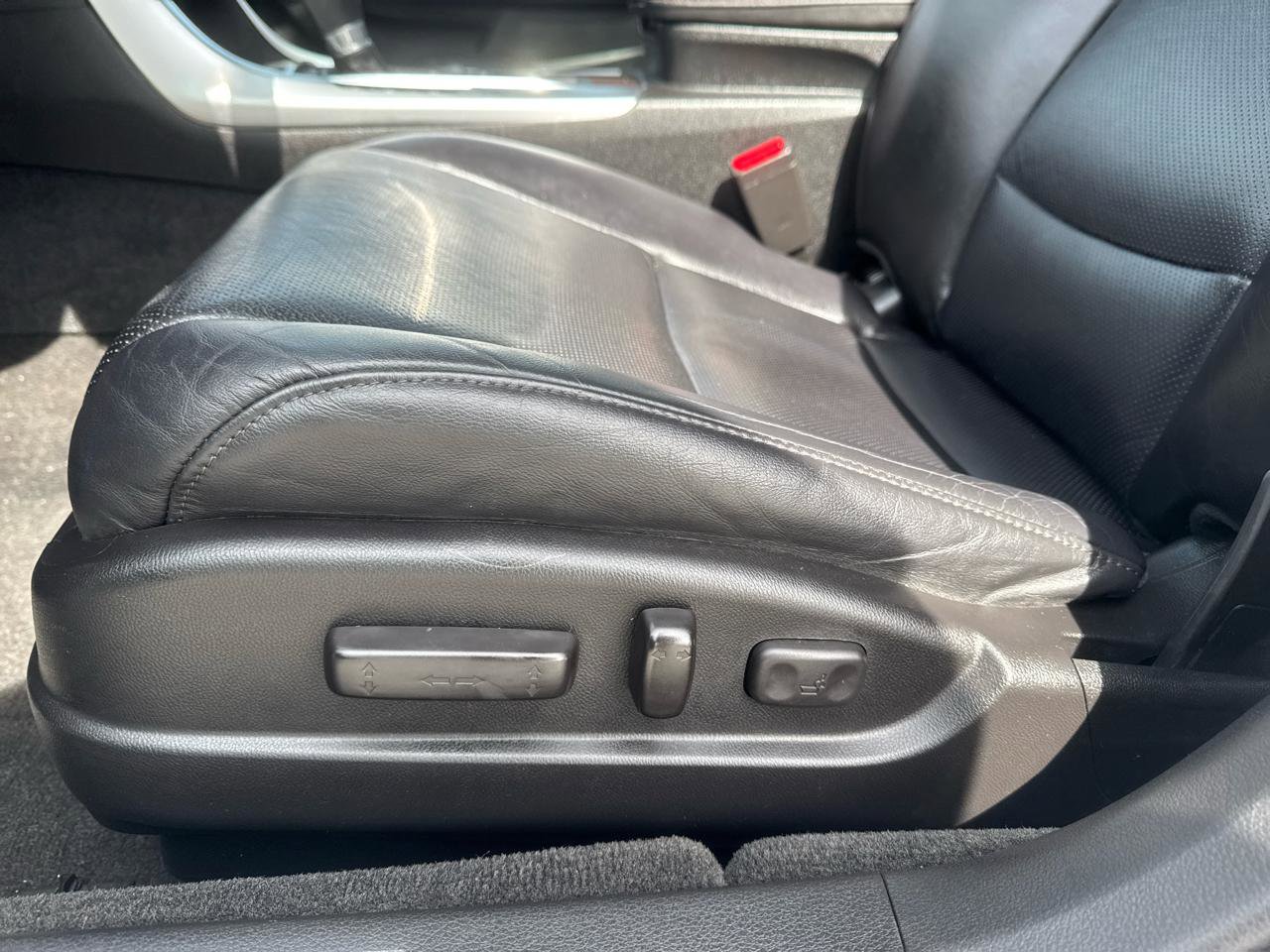 Used 2015 Acura TLX w/ Technology Package FWD image 28