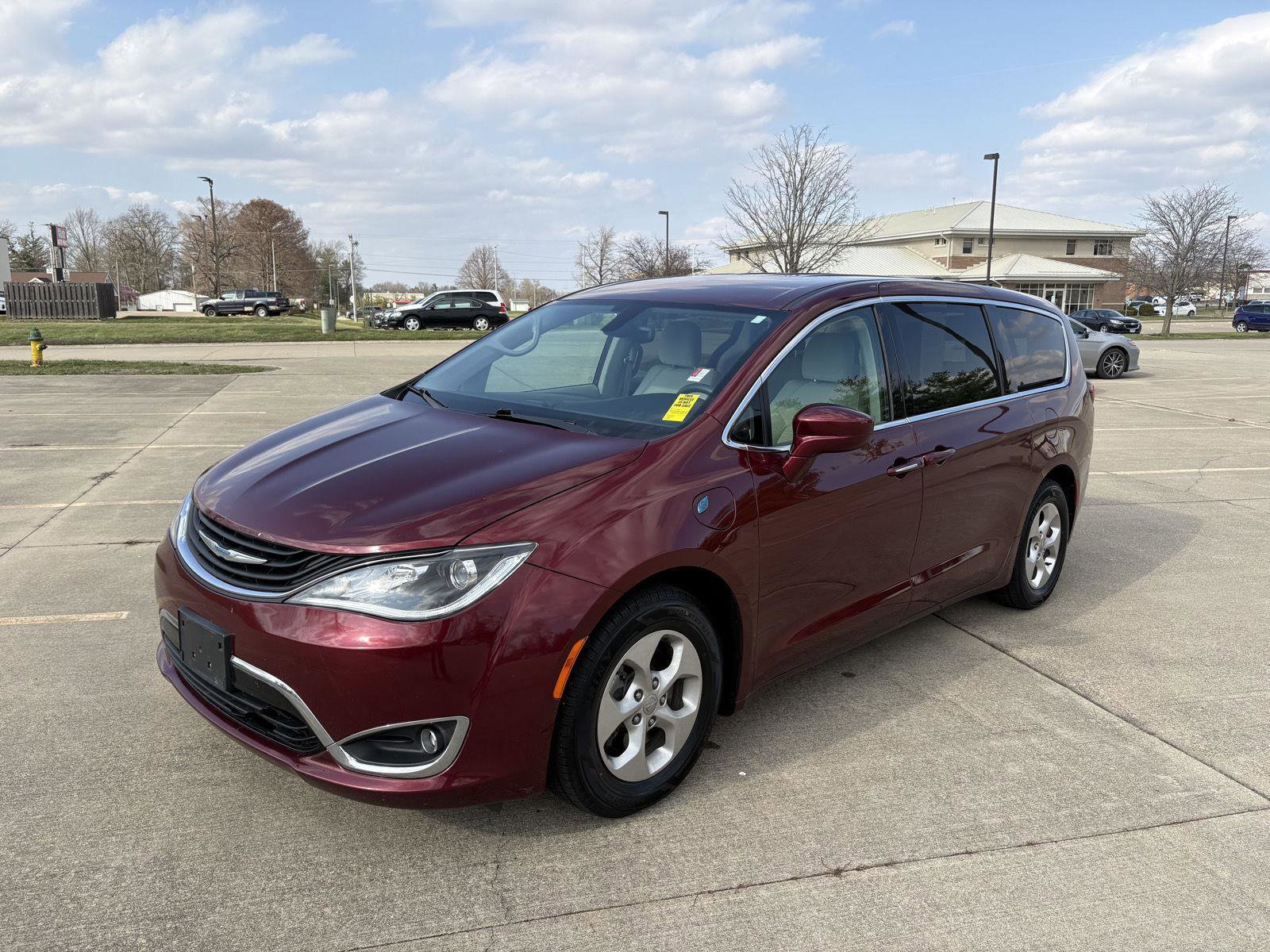 Used 2018 Chrysler Pacifica Touring Plus image 17