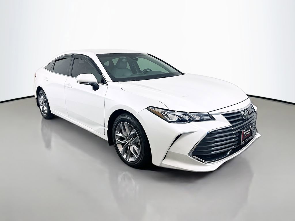 Used 2022 Toyota Avalon XLE image 3
