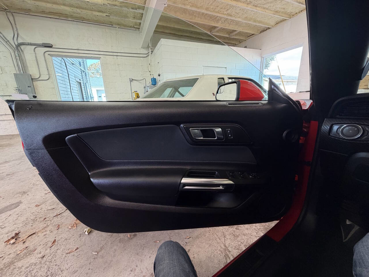 Used 2018 Ford Mustang Convertible RWD image 11