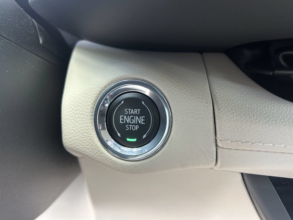 Used 2023 Buick Envision Essence AWD/4WD image 30