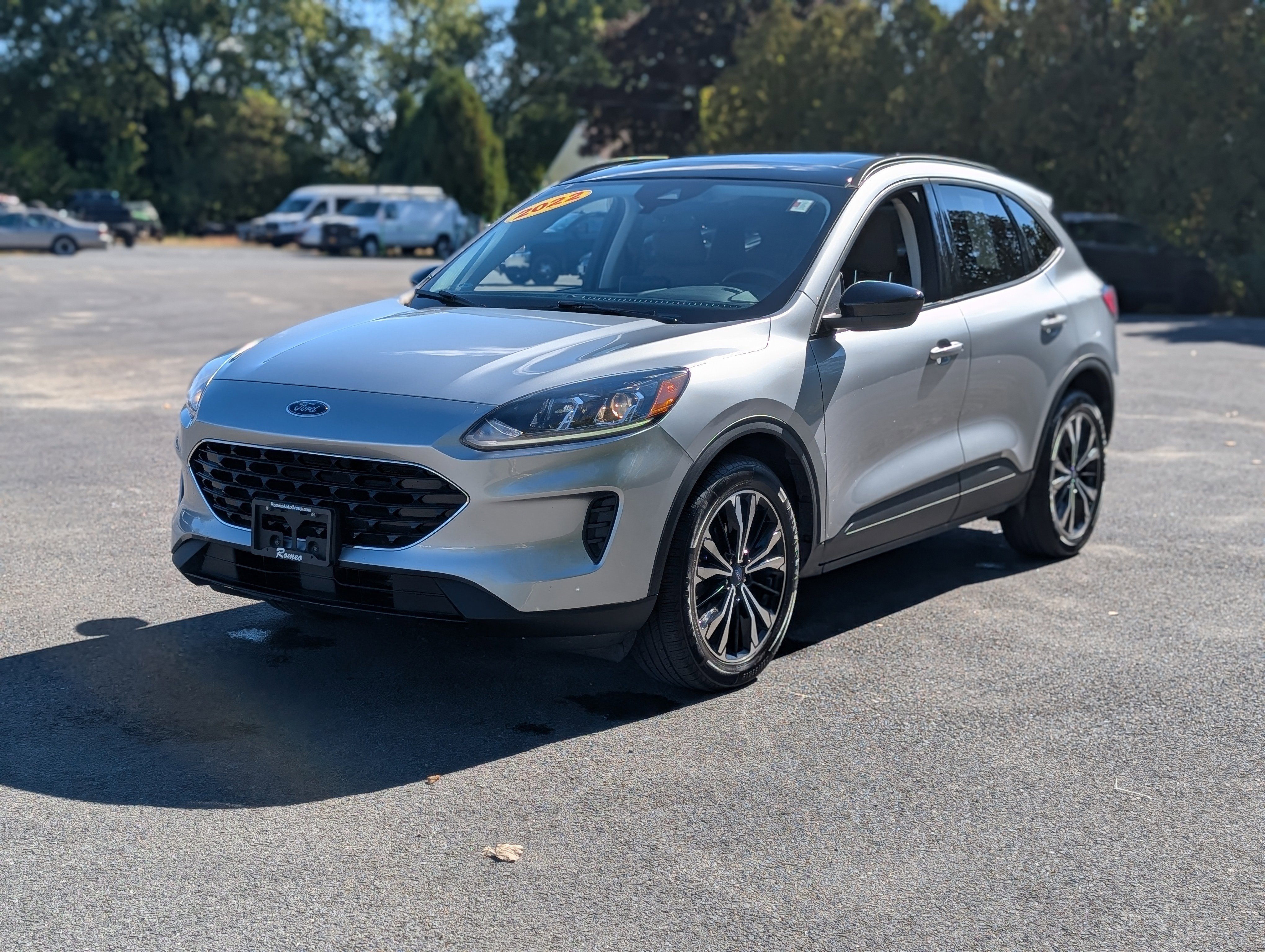 Used 2022 Ford Escape SE w/ SE Sport Appearance Package image 12