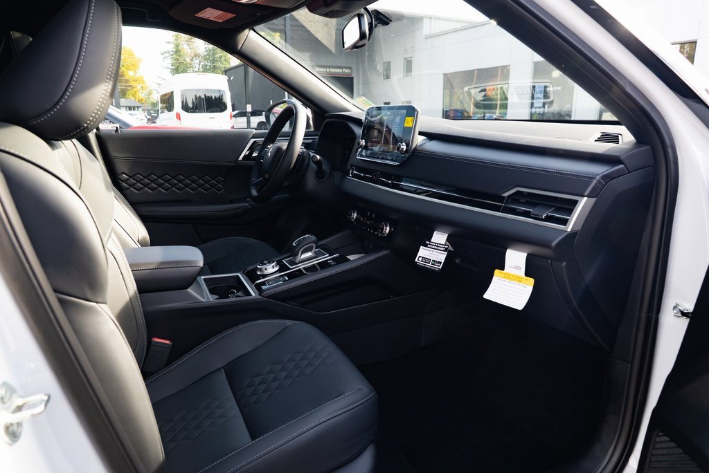New 2025 Mitsubishi Outlander SEL Black Edition image 25