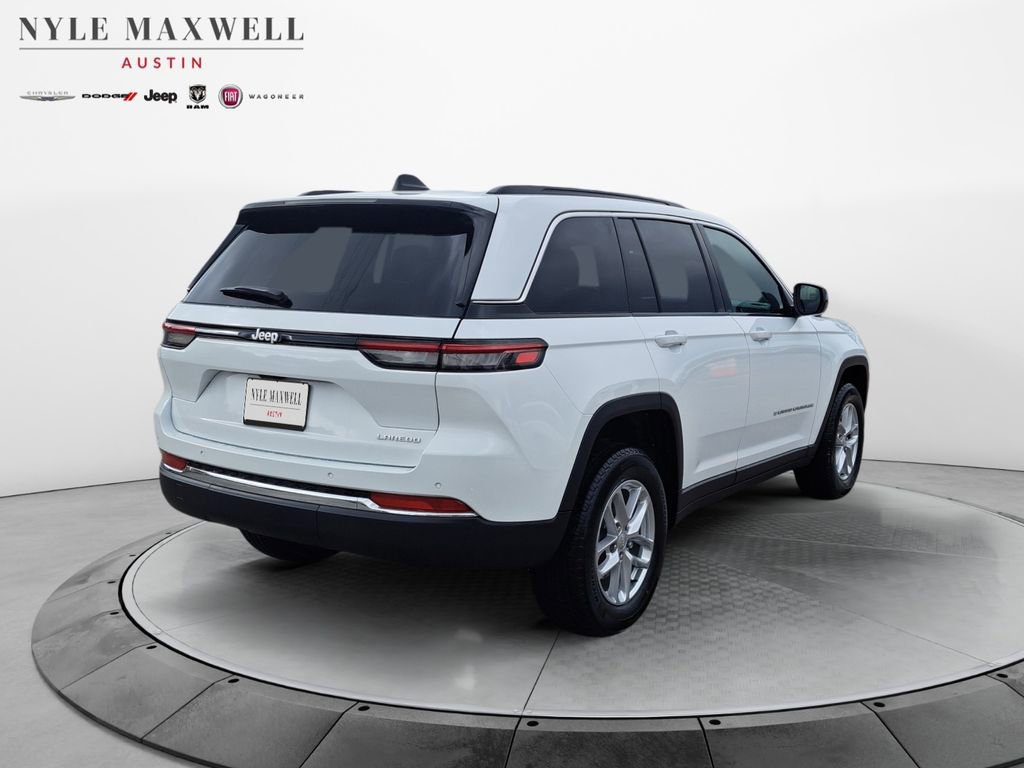 New 2025 Jeep Grand Cherokee Laredo w/ Luxury Tech Group I RWD image 16