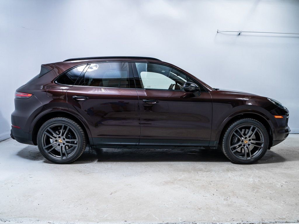 Used 2023 Porsche Cayenne Platinum Edition image 8