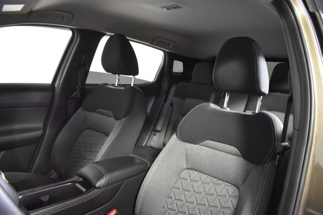 Certified 2025 Nissan Kicks SV AWD/4WD image 10