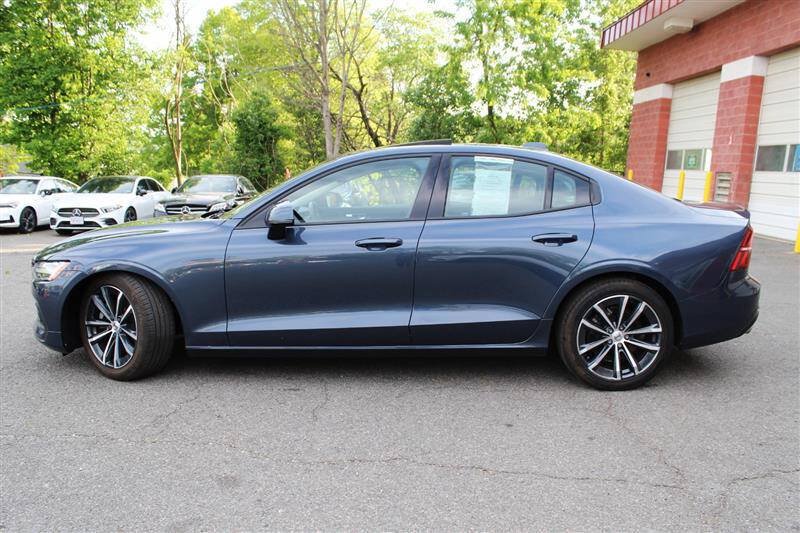 Used 2021 Volvo S60 T5 Momentum FWD image 2