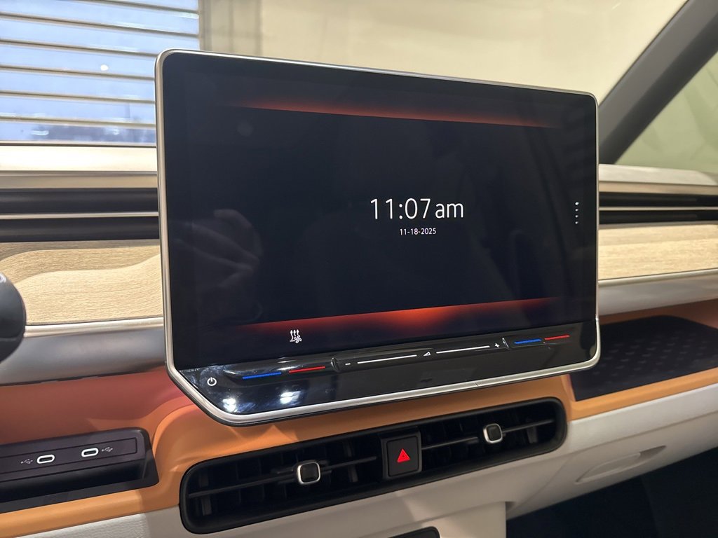 Used 2025 Volkswagen ID. Buzz 1st Edition image 16