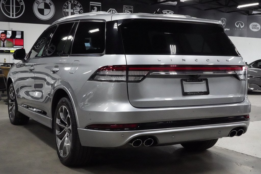 Used 2023 Lincoln Aviator Grand Touring AWD/4WD image 3