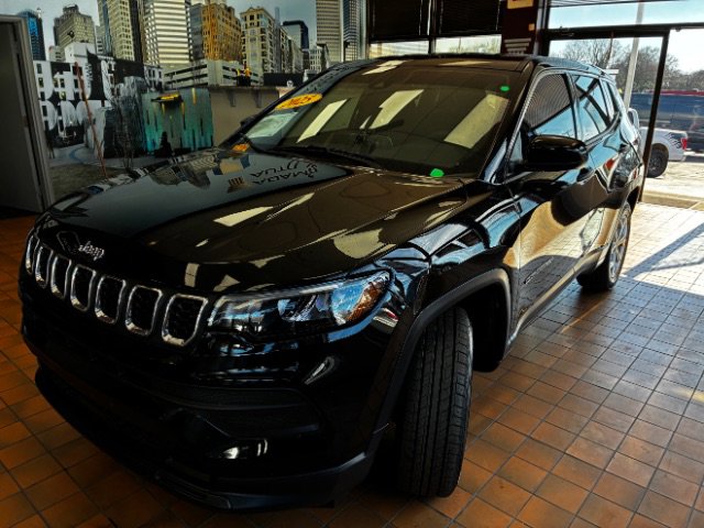 Used 2025 Jeep Compass Sport image 8