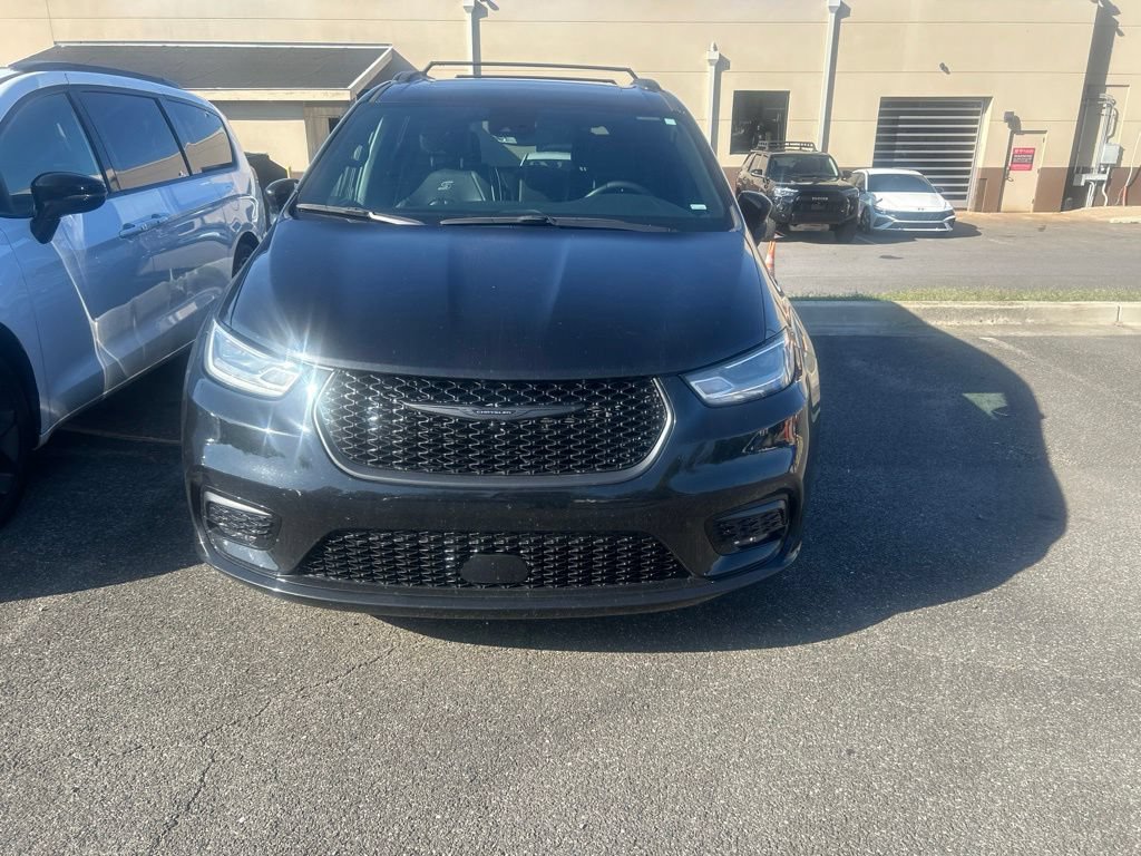 Used 2025 Chrysler Pacifica Limited