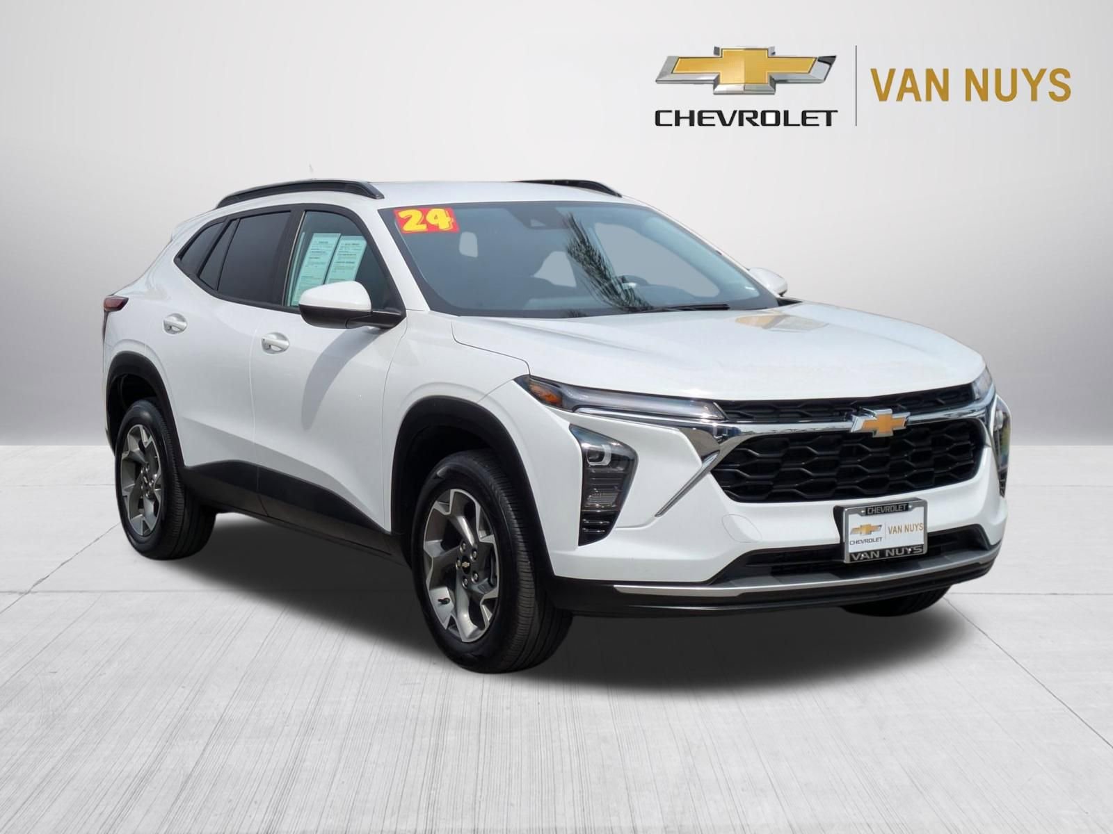 Used 2024 Chevrolet Trax LT w/ Driver Confidence Package FWD image 3