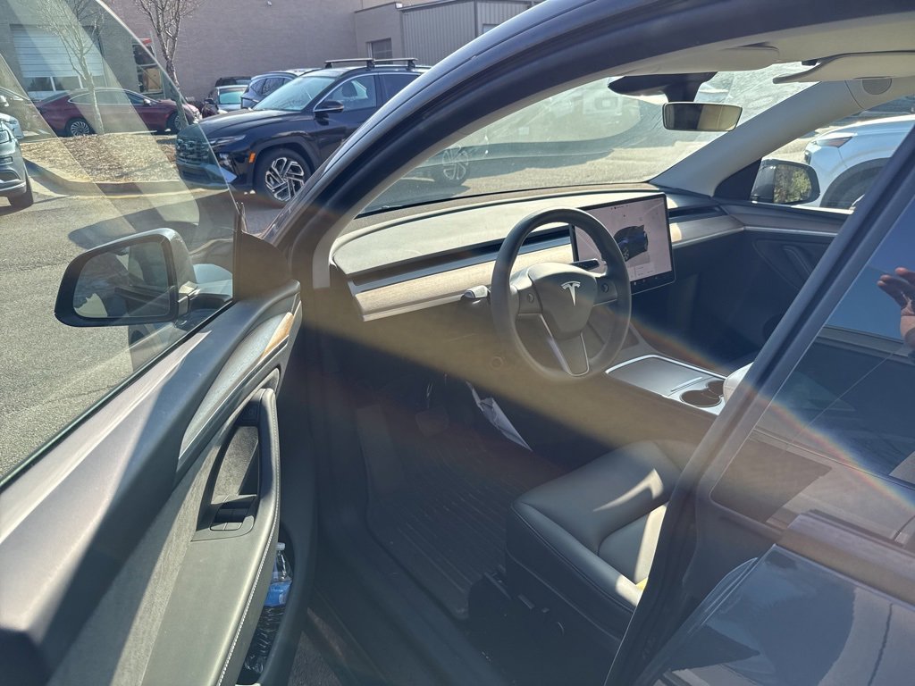 Used 2024 Tesla Model Y Long Range image 10