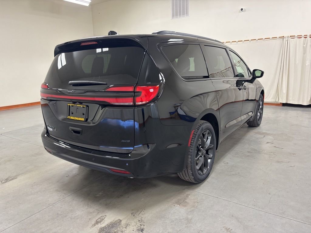 New 2026 Chrysler Pacifica Select w/ S Appearance Package image 8