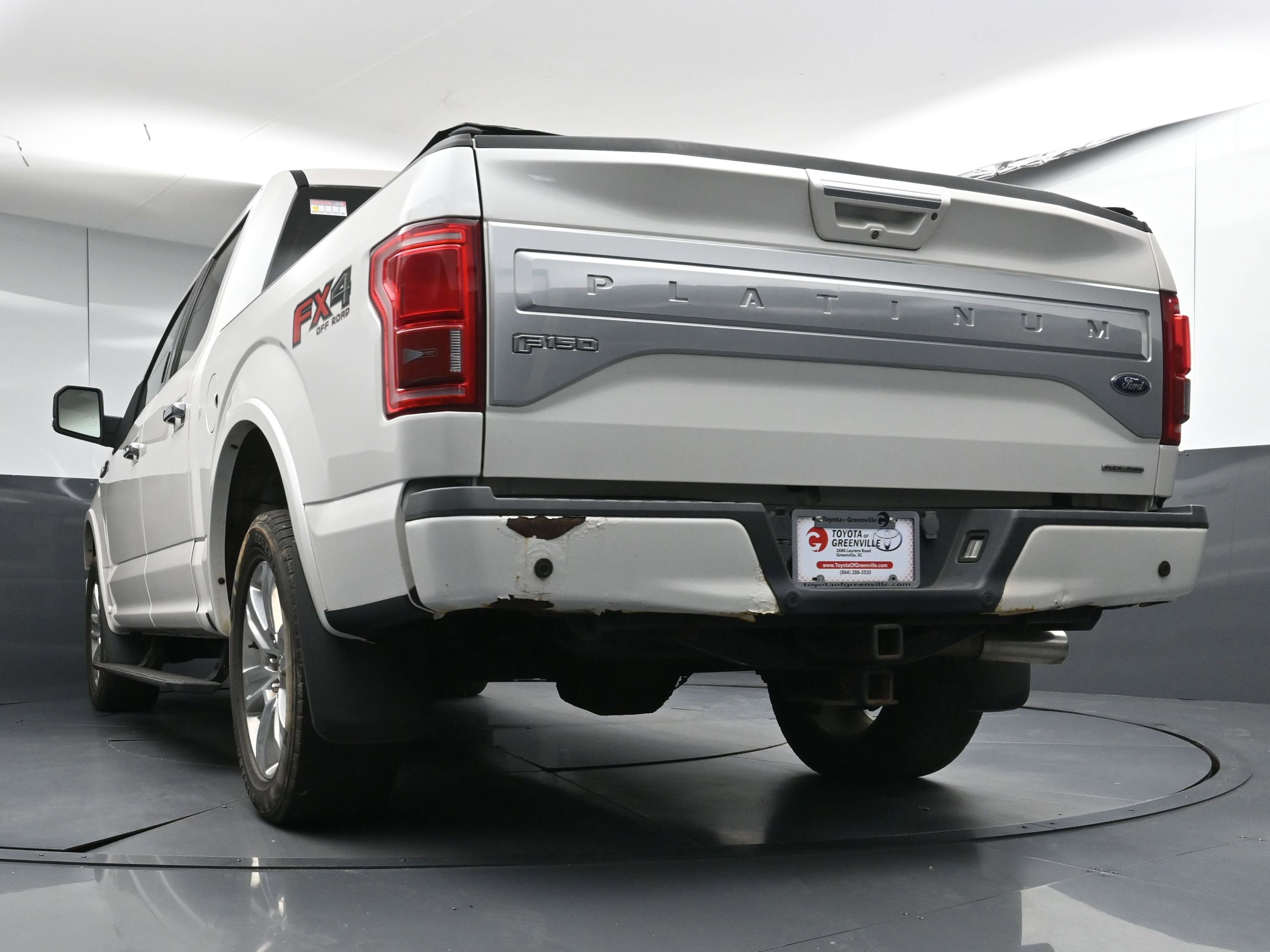 Used 2015 Ford F150 Platinum w/ Equipment Group 701A Luxury image 38
