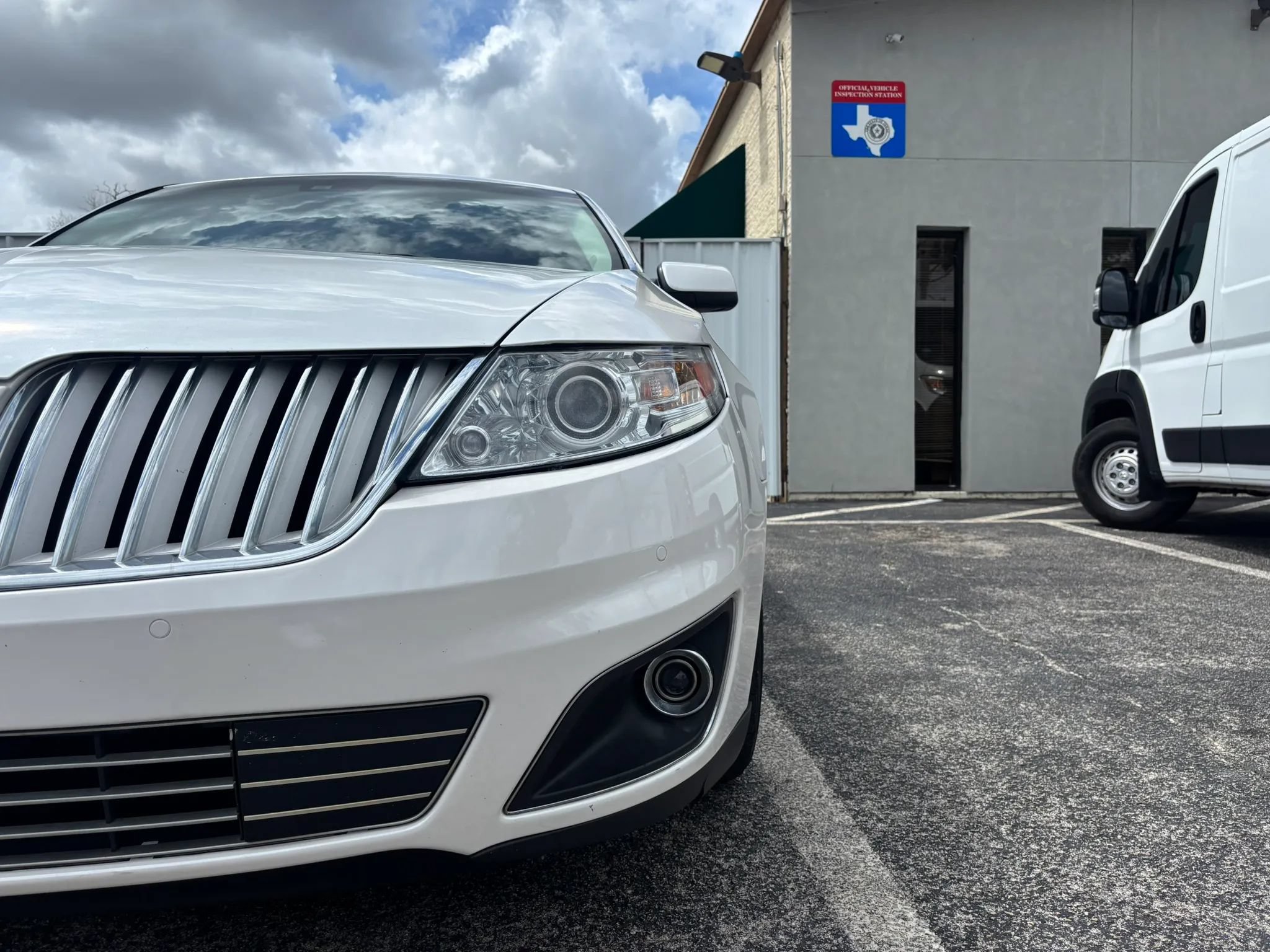 Used 2011 Lincoln MKS FWD image 11