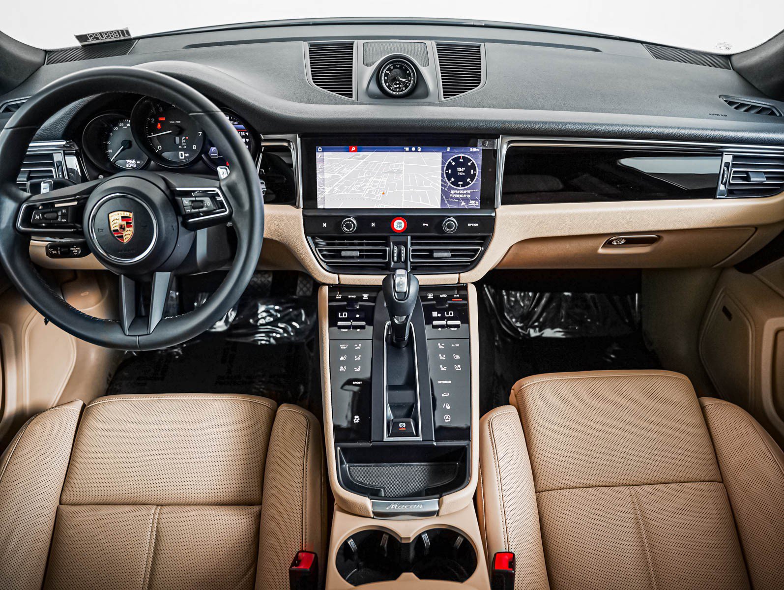 Certified 2026 Porsche Macan AWD/4WD image 15