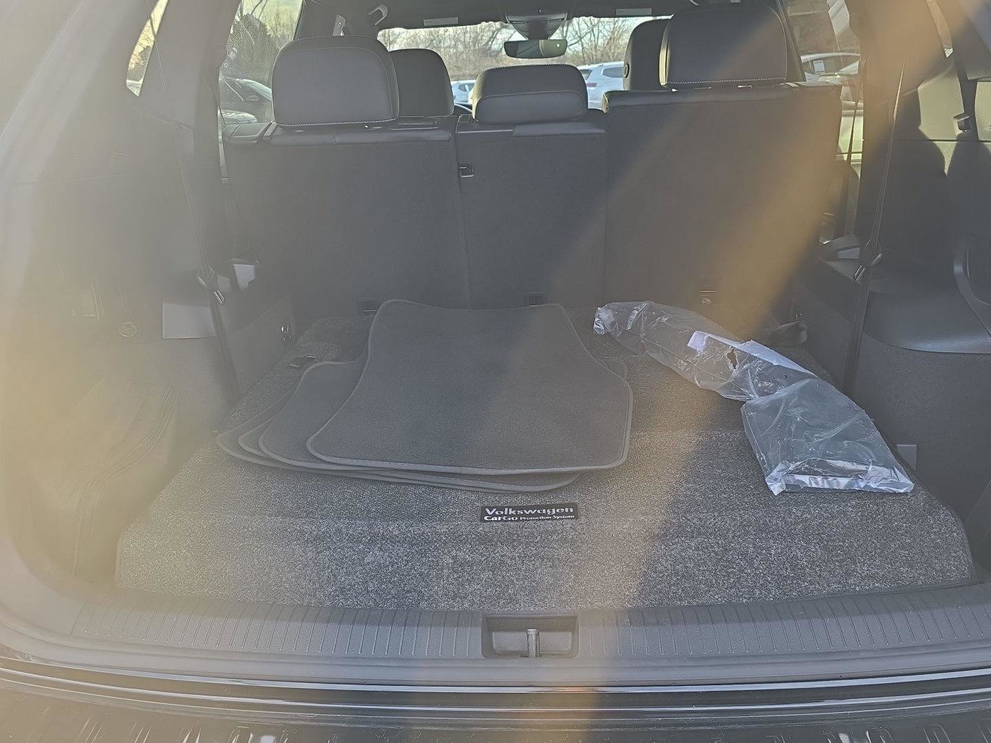 Used 2023 Volkswagen Tiguan SE R-Line image 8