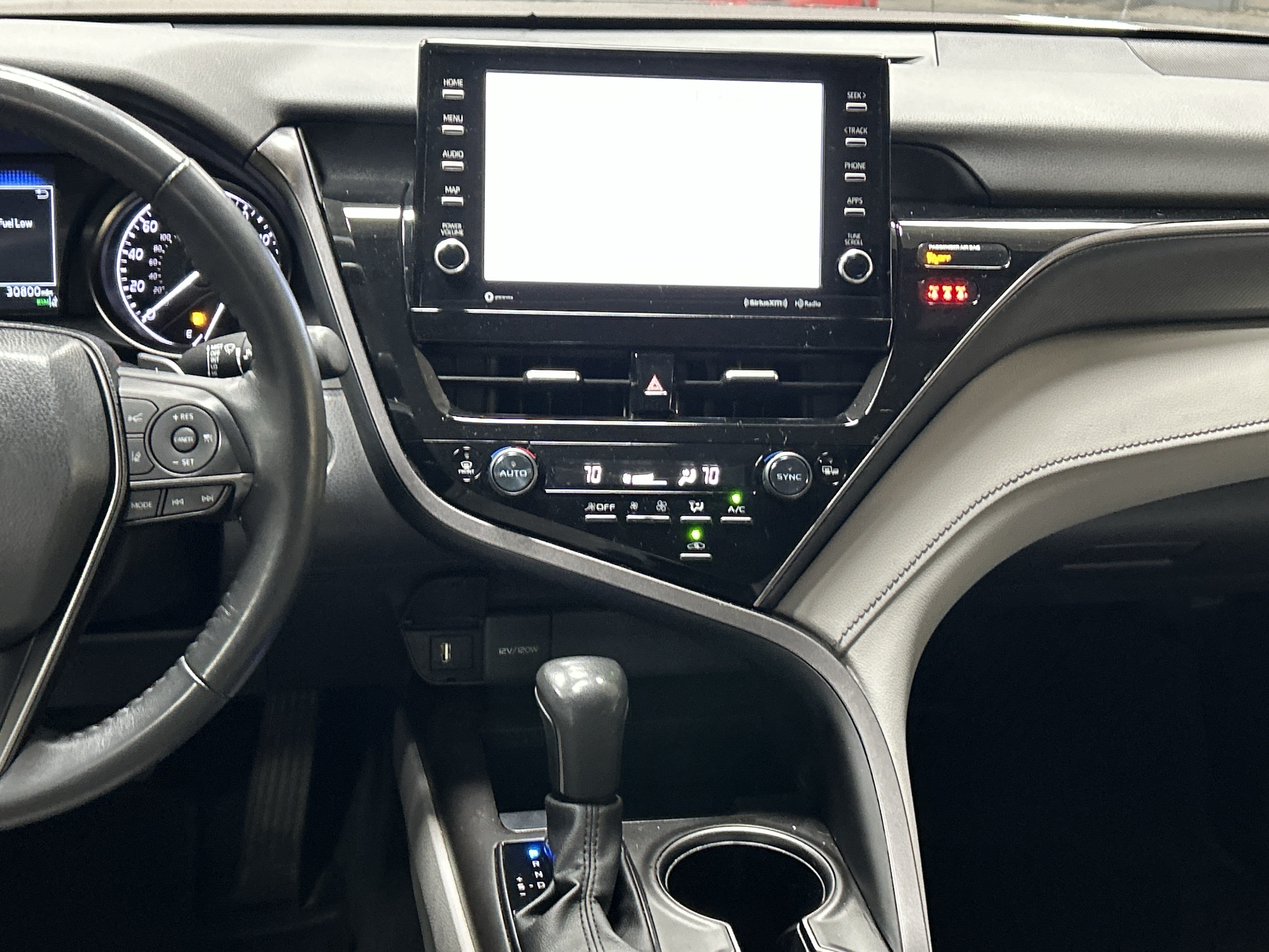 Used 2024 Toyota Camry SE w/ Cold Weather Package FWD image 29