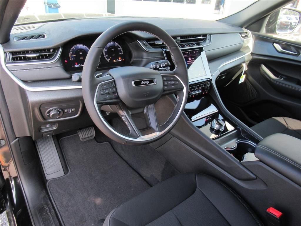 New 2025 Jeep Grand Cherokee L Laredo w/ Luxury Tech Group I image 15