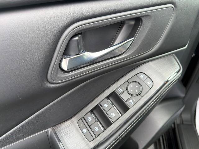 Certified 2025 Nissan Rogue SV AWD/4WD image 16