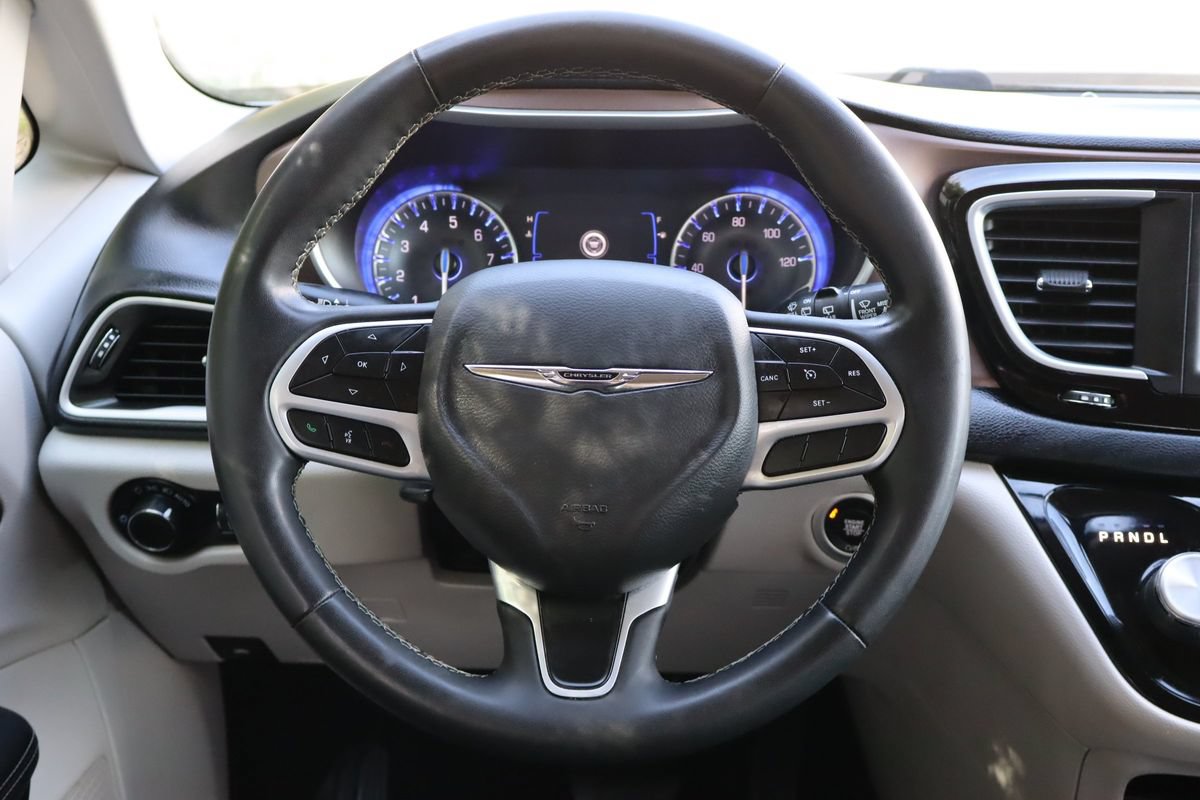 Used 2022 Chrysler Voyager LX FWD image 18