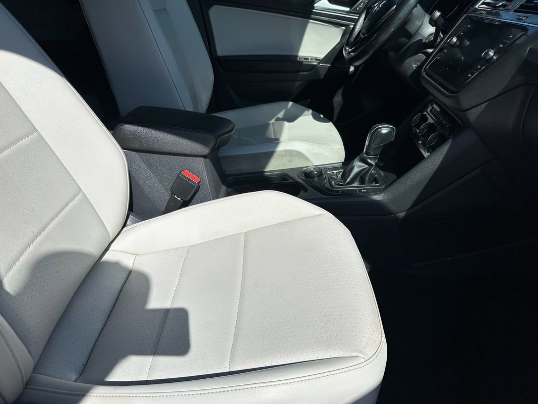 Used 2020 Volkswagen Tiguan SE R-Line w/ 3rd Row Seat Package image 15