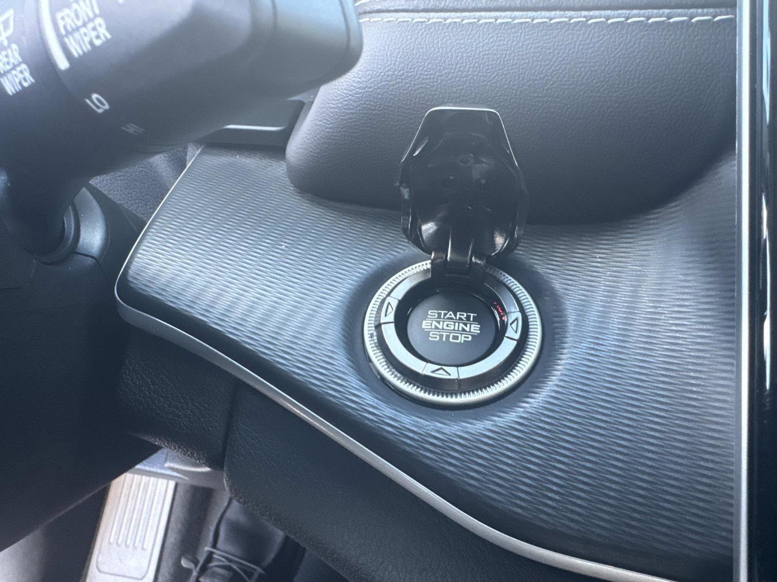 Used 2023 Jeep Grand Cherokee Laredo image 26